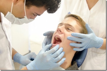 親知らずの抜歯に伴う痛みや腫れってどの程度のものなの？